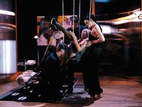 Порочные шлюхи устроили групповуху и отдались в попки мужикам