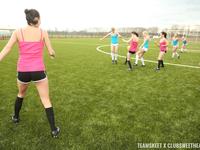 Красивые голые футболистки принимают душ всей командой!